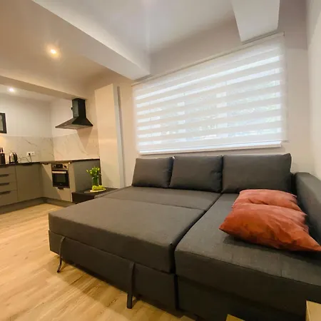 Rzeszowska 5 Apt 02-2